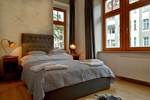 Individually decorated, individually furnished, desk, iron/ironing board - Dali ApartHotel (Koszalin)