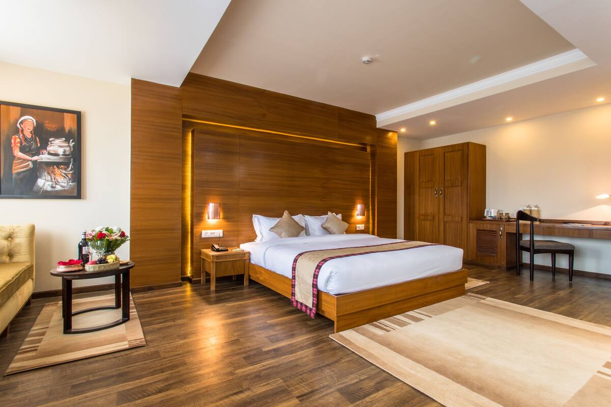 Junior Suite | In-room safe, rollaway beds (surcharge), WiFi (free), bed sheets