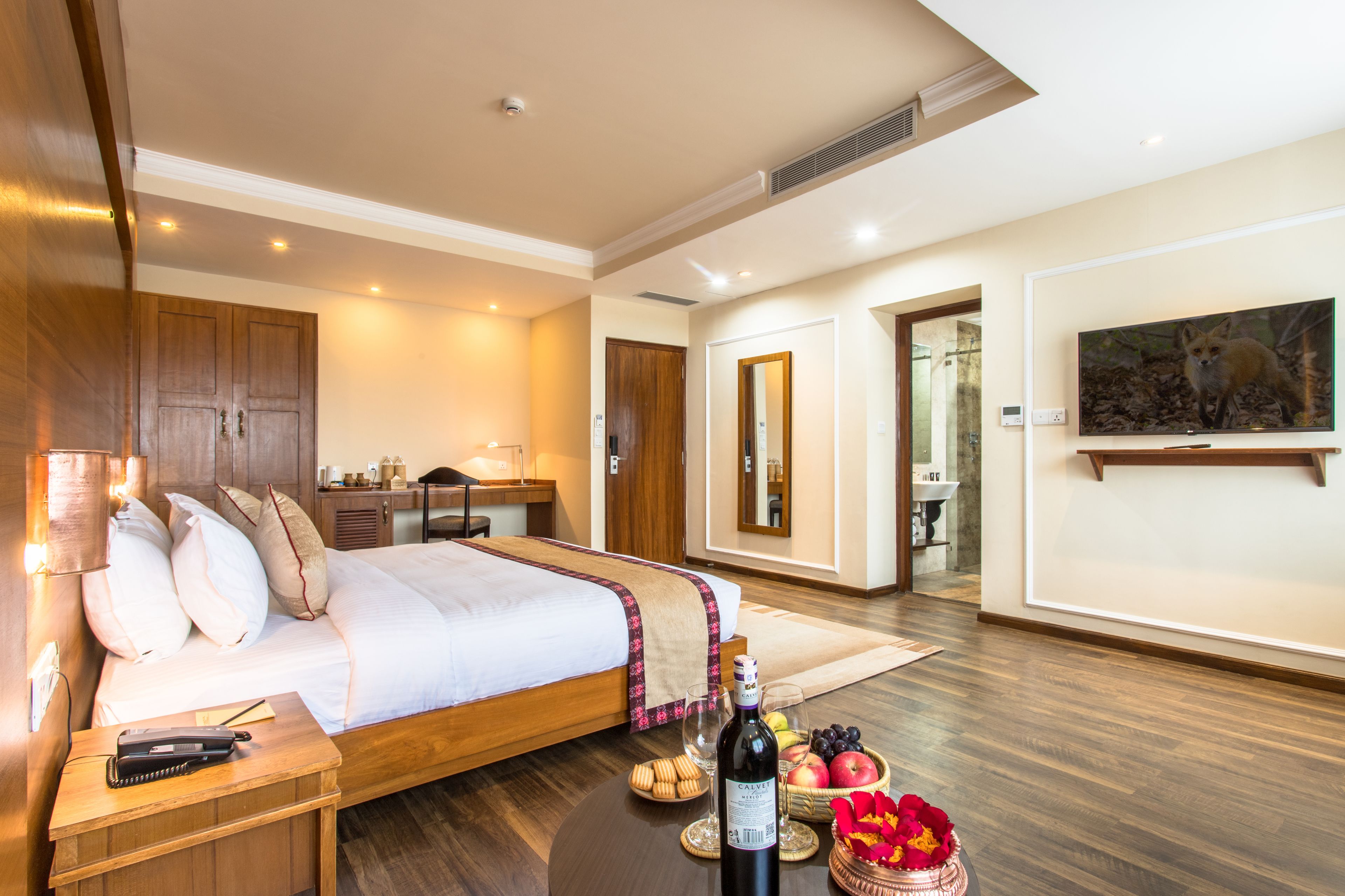 junior suite | in-room safe, rollaway beds, free wifi, bed sheets