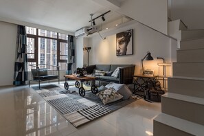 Design-Apartment | Hochwertige Bettwaren, Daunenbettdecken, Schreibtisch