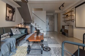 Design-Apartment | Hochwertige Bettwaren, Daunenbettdecken, Schreibtisch