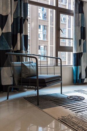 Design-Apartment | Hochwertige Bettwaren, Daunenbettdecken, Schreibtisch