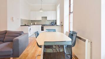 Apartment, 2 Bedrooms | In-room dining
