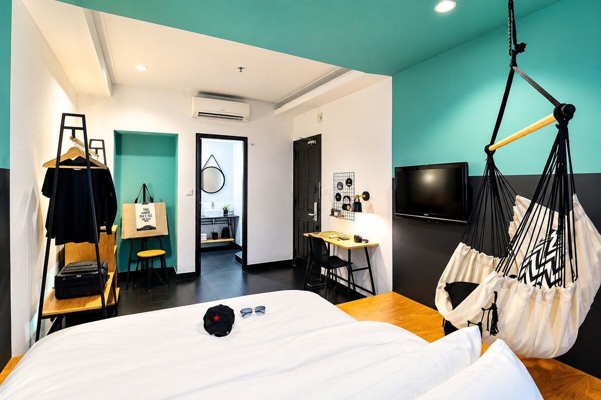 ห้องดับเบิล (Cozy Nest) | เครื่องนอนระดับพรีเมียม, ผ้านวมขนเป็ด, มินิบาร์, ตู้นิรภัยในห้องพัก