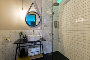 Family Nest | Bathroom | Shower, rainfall showerhead, free toiletries, hair dryer - The Hammock Hotel Fine Arts Museum (Ho Chi Minh City)