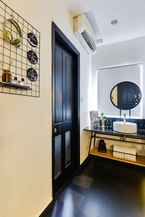 Cozy Twin Nest | Bathroom - The Hammock Hotel Fine Arts Museum (Ho Chi Minh City)