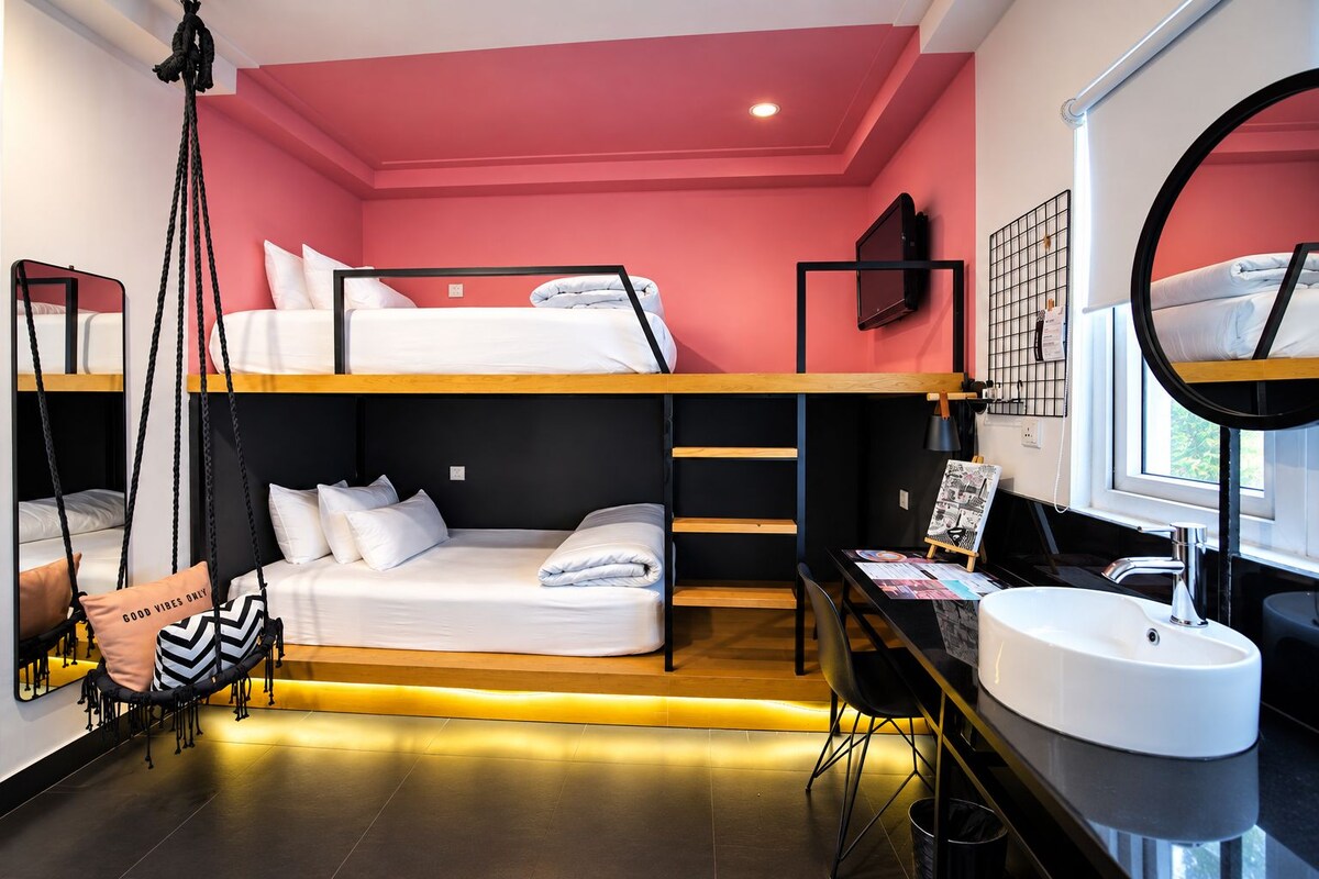 Deluxe Twin Nest | Premium bedding, down duvets, minibar, in-room safe