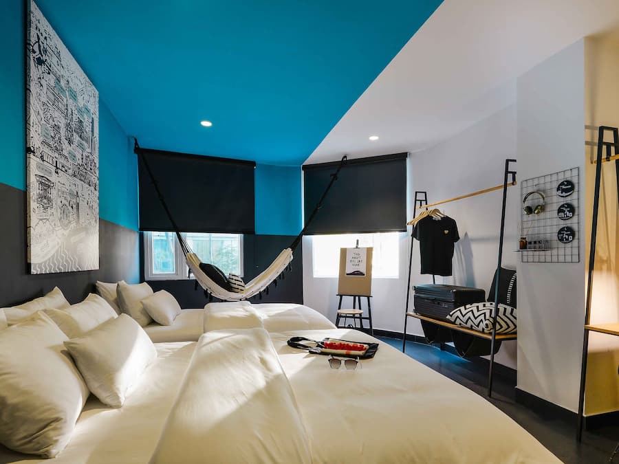 Ropa de cama de alta calidad, cubrecamas y minibar