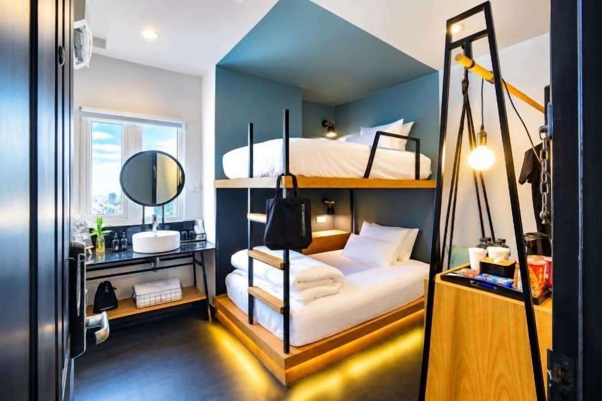 Premium bedding, down duvets, minibar, in-room safe