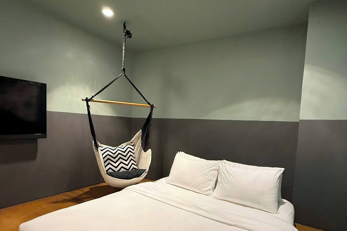 Premium bedding, down duvets, minibar, in-room safe