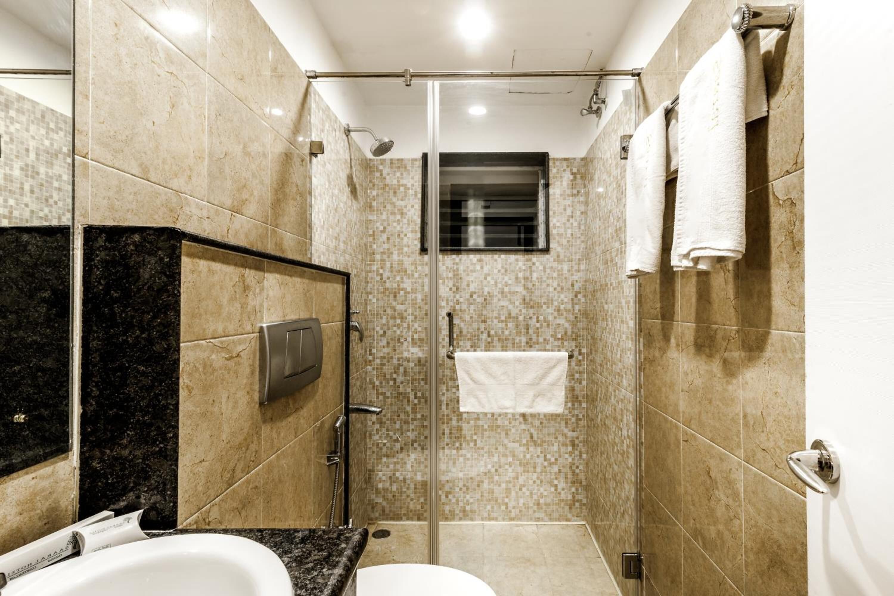 Ducha, artículos de tocador gratuitos, bidet, toallas