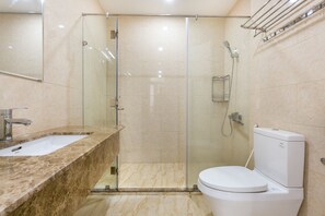 Standard Apartment, 1 Double Bed, Non Smoking | Bathroom | Shower, towels, shampoo - OYO 136 Aparthotel 75 (Ho Chi Minh City)