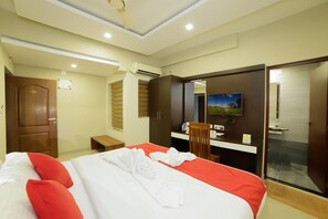 Egyptian cotton sheets, premium bedding, pillowtop beds - Hotel Sreepathy Indraprastha (Chavakkad)