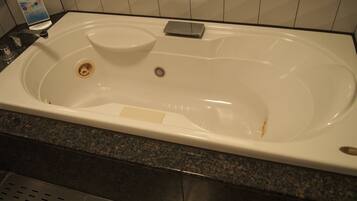 Badewanne und Dusche (separat), Komfortbadewanne
