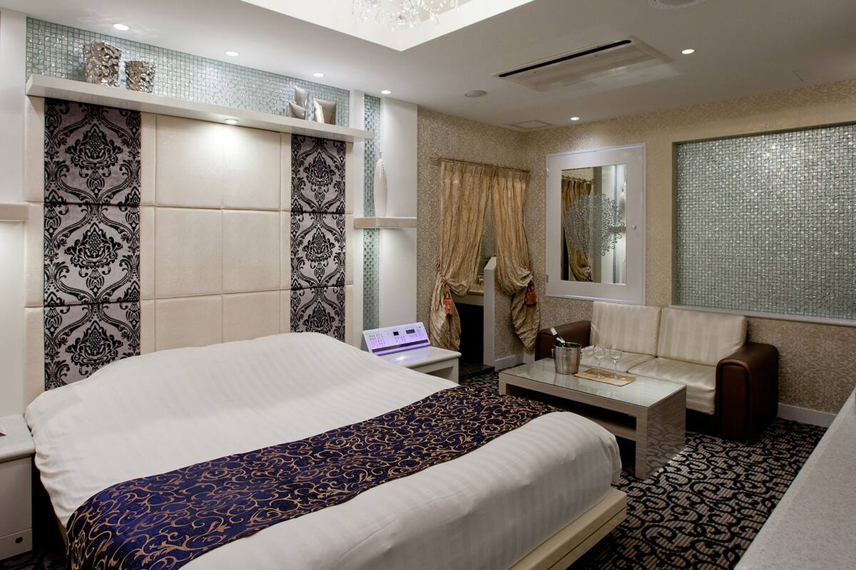 Premium bedding, down duvets, soundproofing, free WiFi
