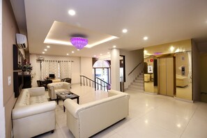 Lobby - OYO 139 Hanh Long (Ho Chi Minh City)