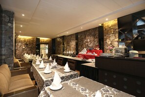 Restaurant - OYO 139 Hanh Long (Ho Chi Minh City)