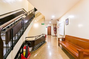 Hallway - OYO 139 Hanh Long (Ho Chi Minh City)