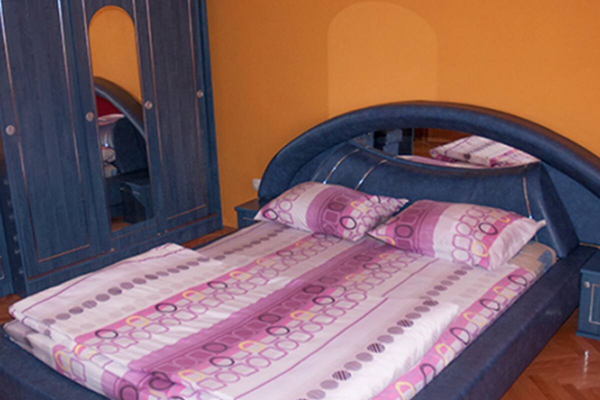 In-room safe, soundproofing, free WiFi, bed sheets