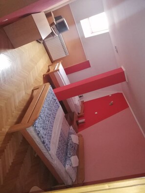 Caja de seguridad en la habitación, insonorización y wifi gratis 