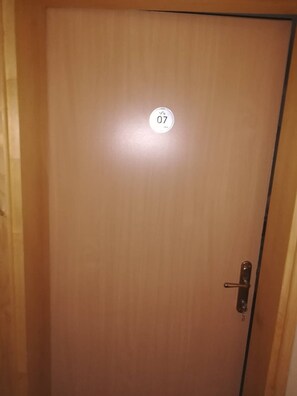 Zimmersafe, schallisolierte Zimmer, kostenloses WLAN, Bettwäsche