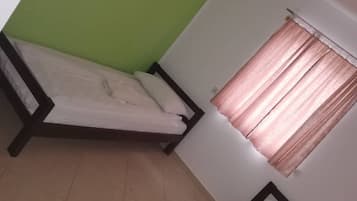 In-room safe, soundproofing, free WiFi, bed sheets