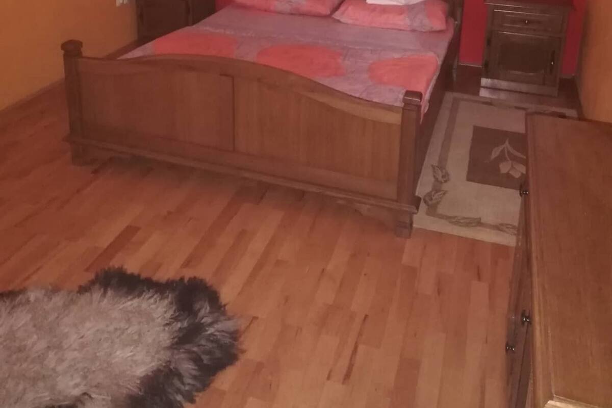 In-room safe, soundproofing, free WiFi, bed sheets