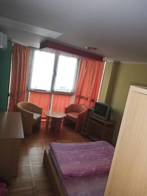 Safe på rommet, lydisolert, wi-fi (inkludert) og sengetøy