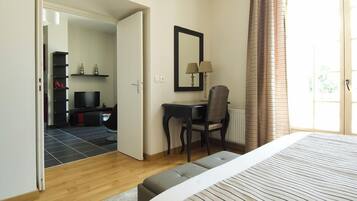 Cosy Duo | Individually decorated, individually furnished, blackout drapes