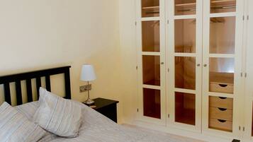 Apartment, 3 Bedrooms, Non Smoking | 3 bedrooms, iron/ironing board, free WiFi, bed sheets