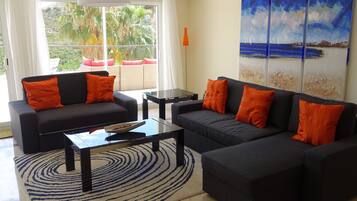 Apartment, 3 Bedrooms, Non Smoking | Living room | Flat-screen TV