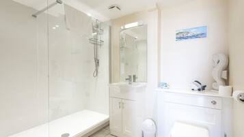 Phòng 2 giường đơn Tiêu chuẩn, quang cảnh biển | Phòng tắm