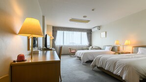 Twin Room, Non Smoking | Seterika/papan seterika, cadar katil 