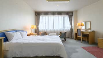 Double Room, Non Smoking | Iron/ironing board, bed sheets