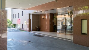 Pintu masuk hartanah