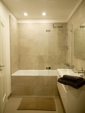 Apartment | Bathroom | Towels