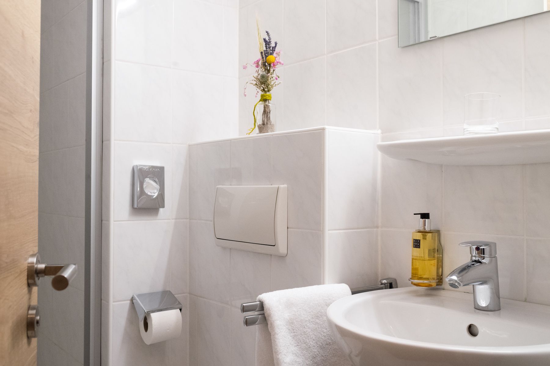 comfort double room | bathroom | deep-soaking bathtub, hair dryer, towels