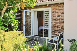 Courtyard view - Gardenview Guest House (Gqeberha (Port Elizabeth))