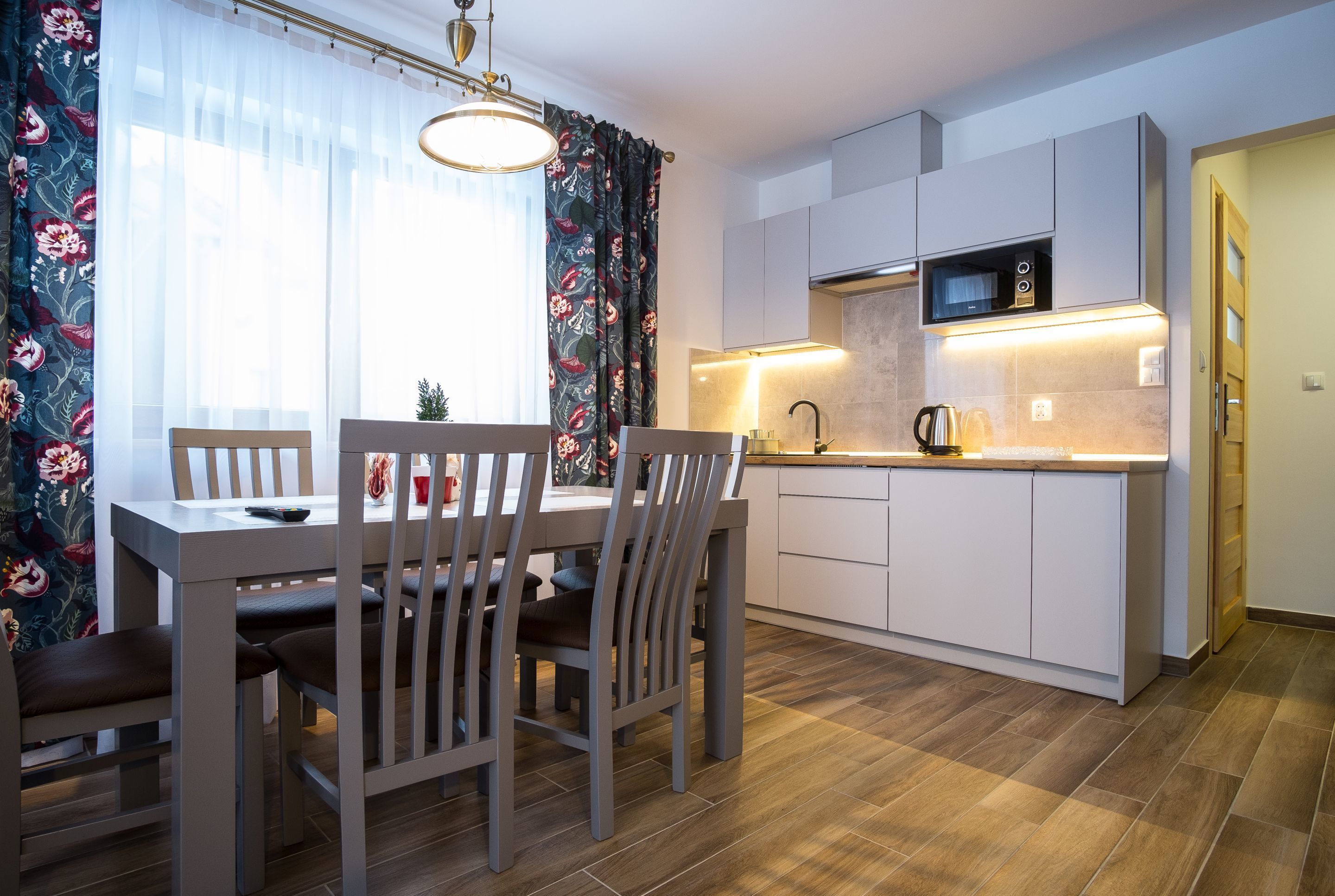 冰箱、微波炉、炉灶、茶具/咖啡用具