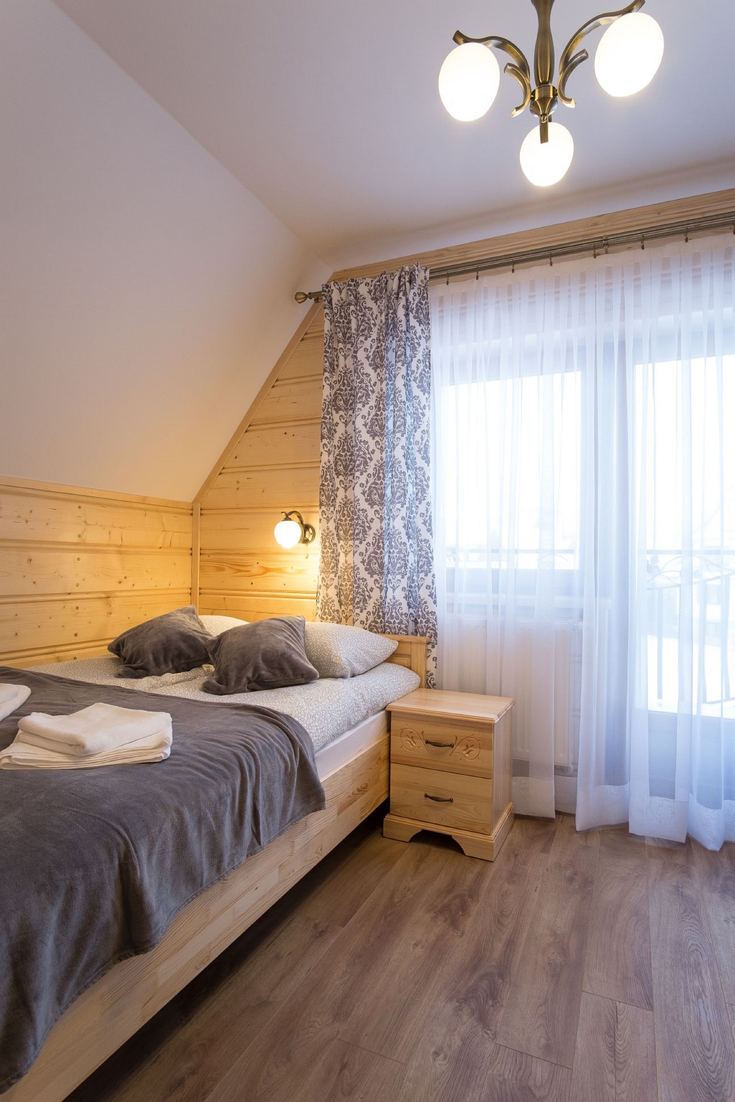 2 bedrooms, desk, soundproofing, iron/ironing board