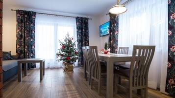 2 bedrooms, desk, soundproofing, iron/ironing board