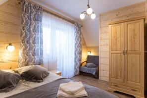 2 bedrooms, desk, soundproofing, iron/ironing board