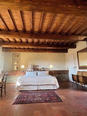 Deluxe Double Room | Egyptian cotton sheets, premium bedding, down duvets - Villa di Campolungo Agriturismo (Fiesole)