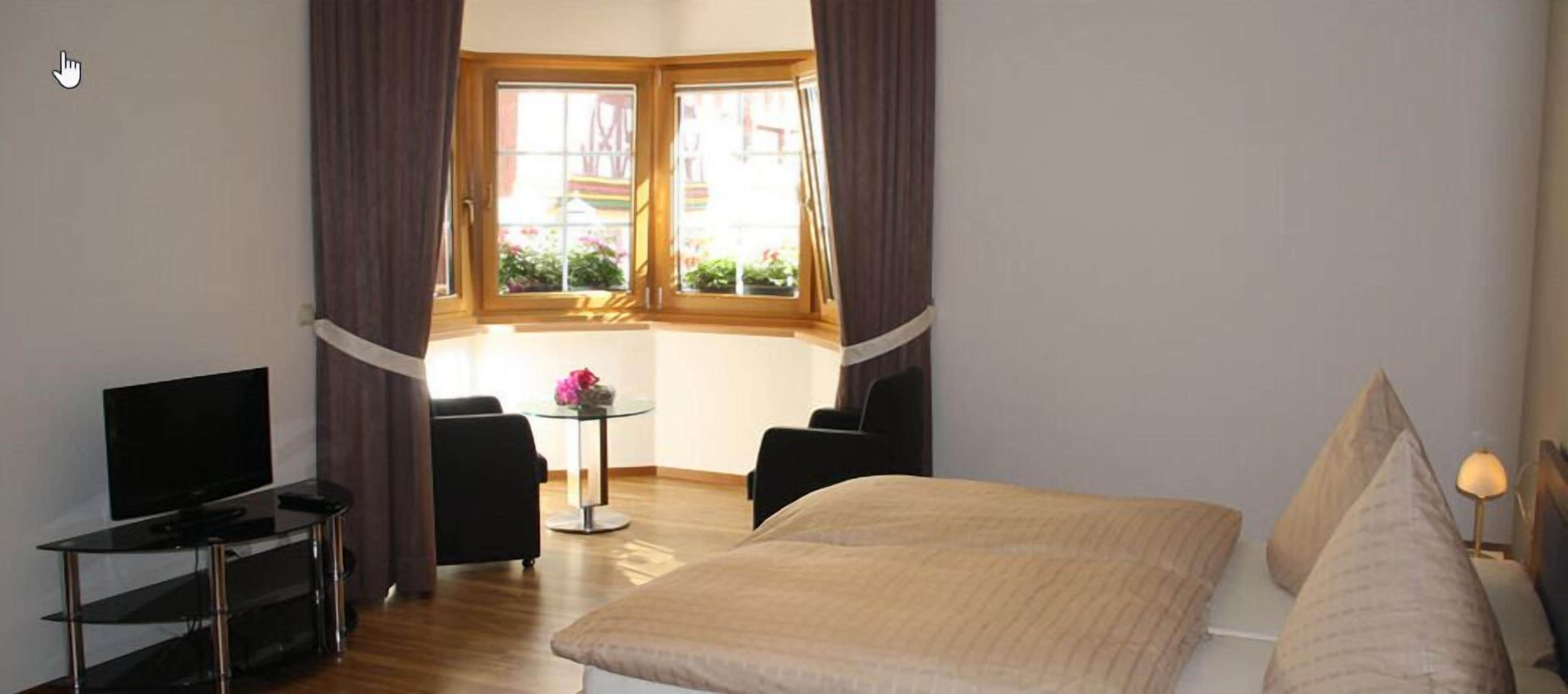 Classic Double Room | Soundproofing, free cots/infant beds, rollaway beds, free WiFi