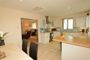 Apartment, Multiple Beds, Non Smoking | Living area