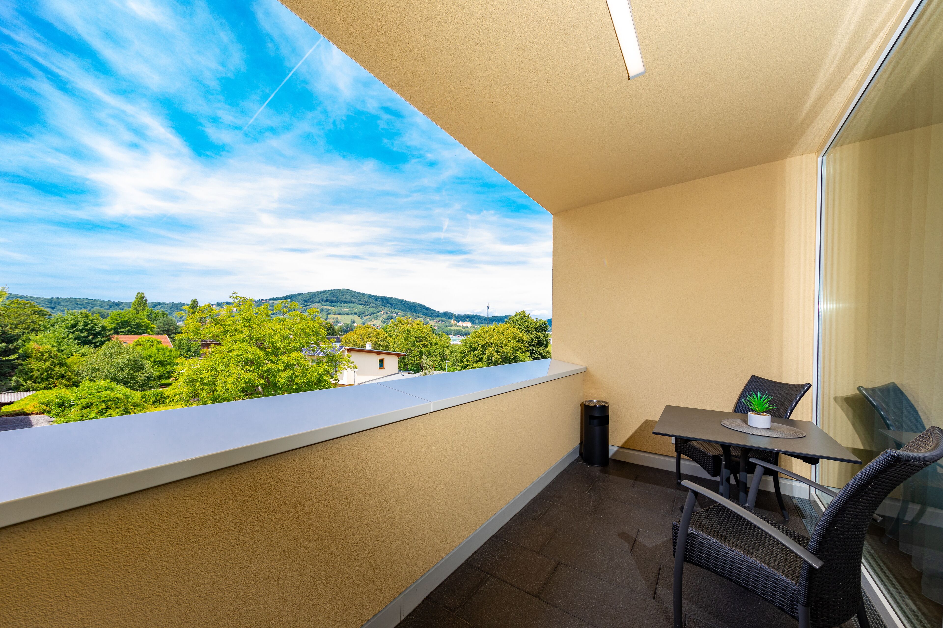 studio apartment | terrace/patio