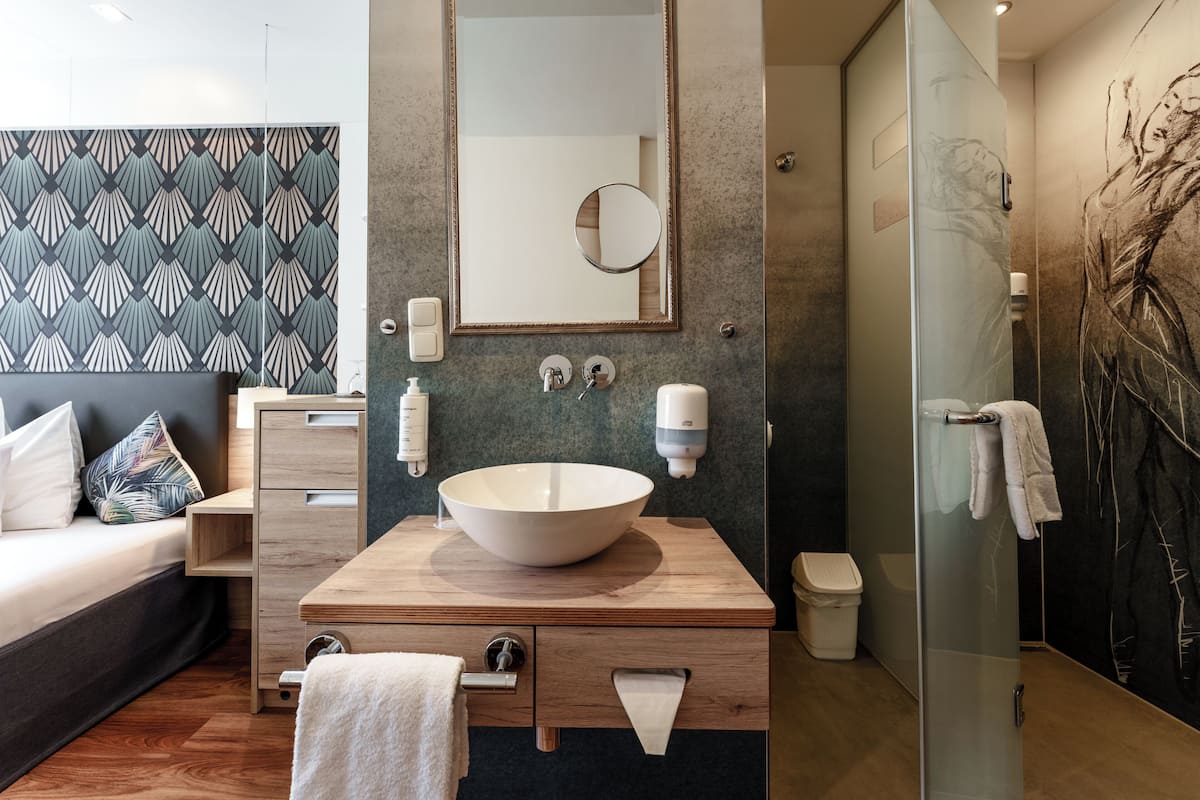 Standard Single Room | Hypo-allergenic bedding, down comforters, minibar, in-room safe