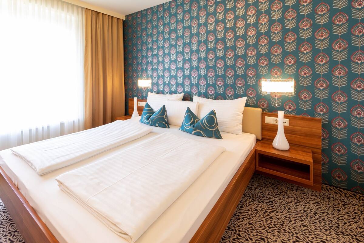 Superior Double Room, Annex Building | Hypo-allergenic bedding available, down comforters, minibar