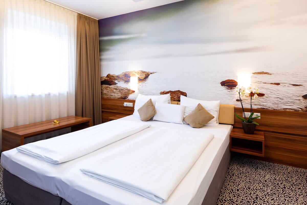 Double Room, Annex Building | Hypo-allergenic bedding available, down comforters, minibar