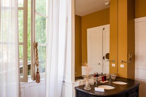 Bathroom - Hotel de Bouilhac (Montignac)